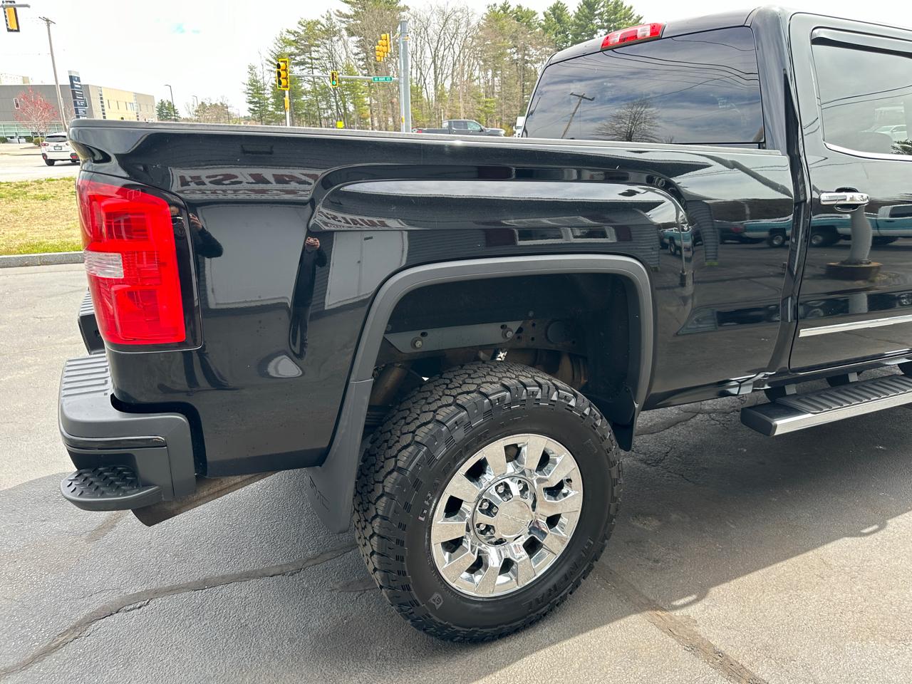 GMC Sierra 2500HD Denali Crew Cab 4WD 2017
