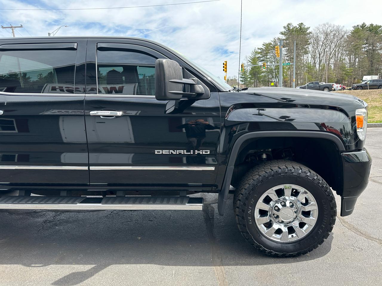 GMC Sierra 2500HD Denali Crew Cab 4WD 2017