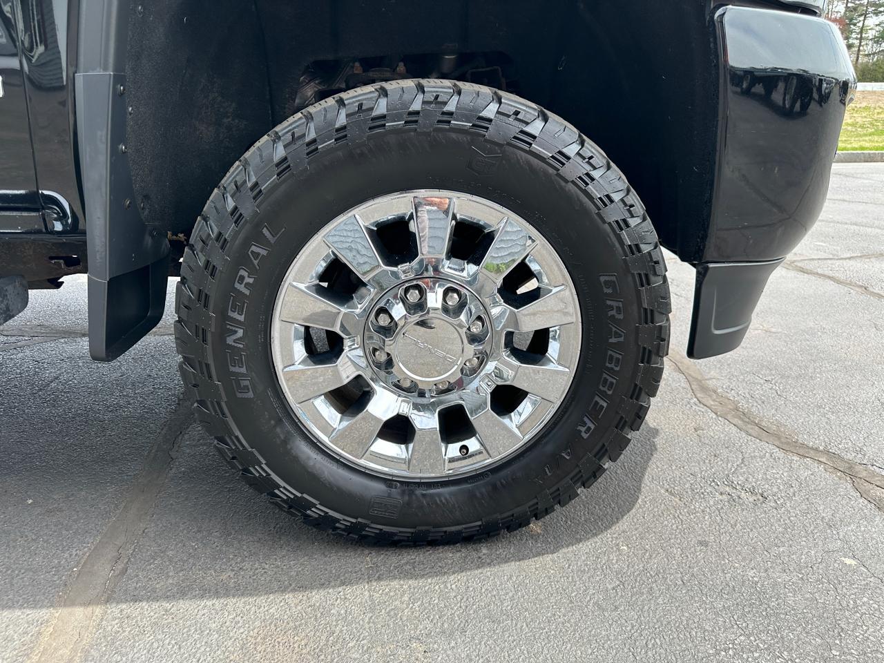 GMC Sierra 2500HD Denali Crew Cab 4WD 2017