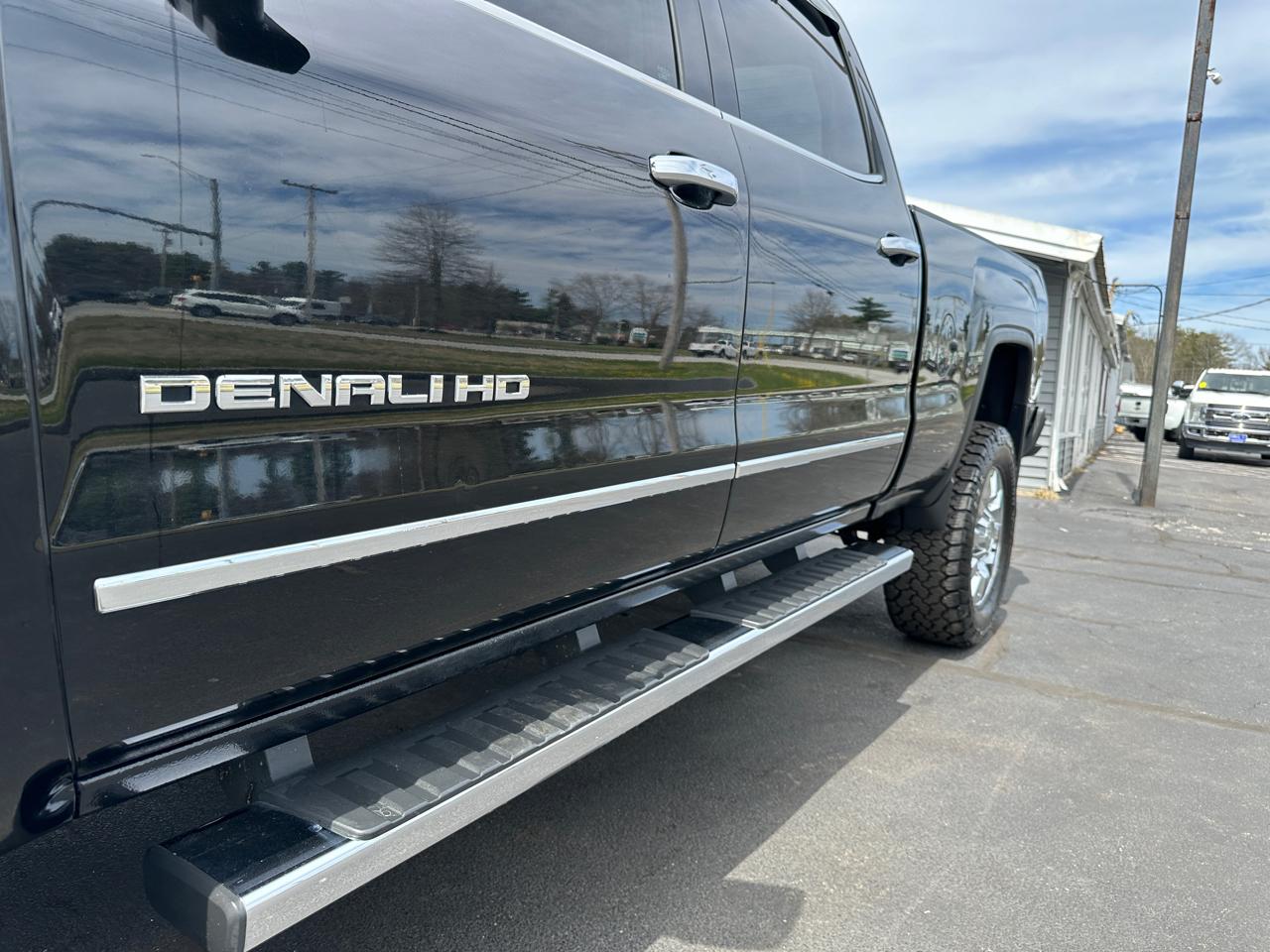 GMC Sierra 2500HD Denali Crew Cab 4WD 2017