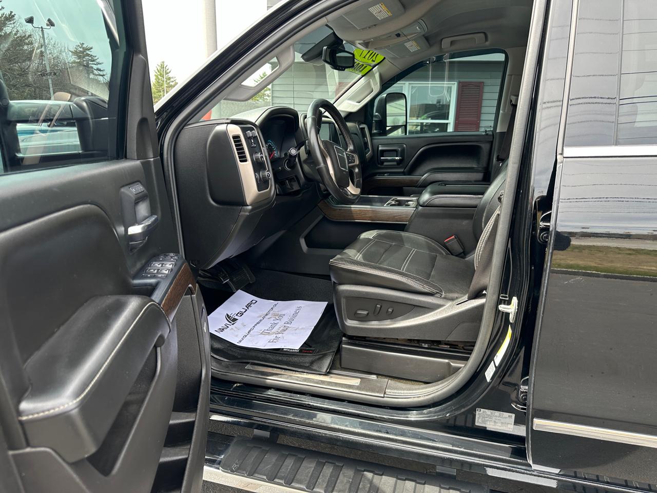 GMC Sierra 2500HD Denali Crew Cab 4WD 2017