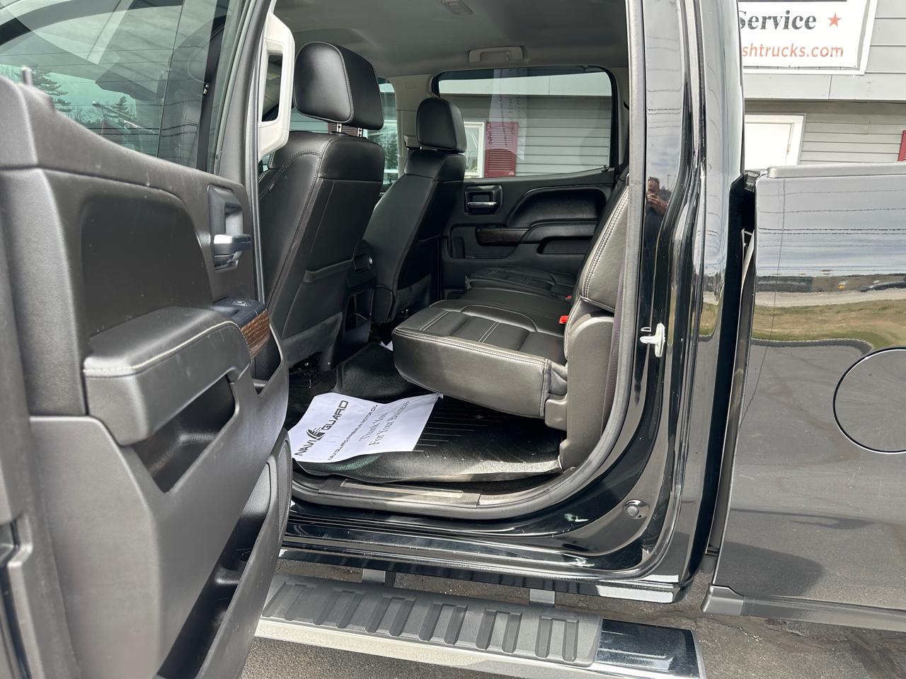 GMC Sierra 2500HD Denali Crew Cab 4WD 2017