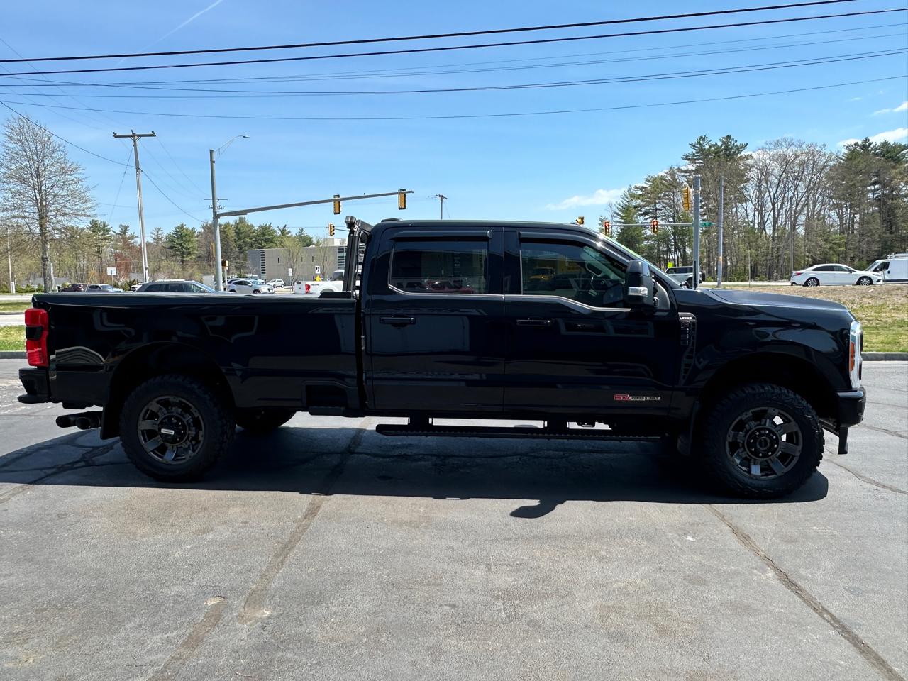 Ford F-350 SD Lariat Crew Cab Long Bed 4WD 2023