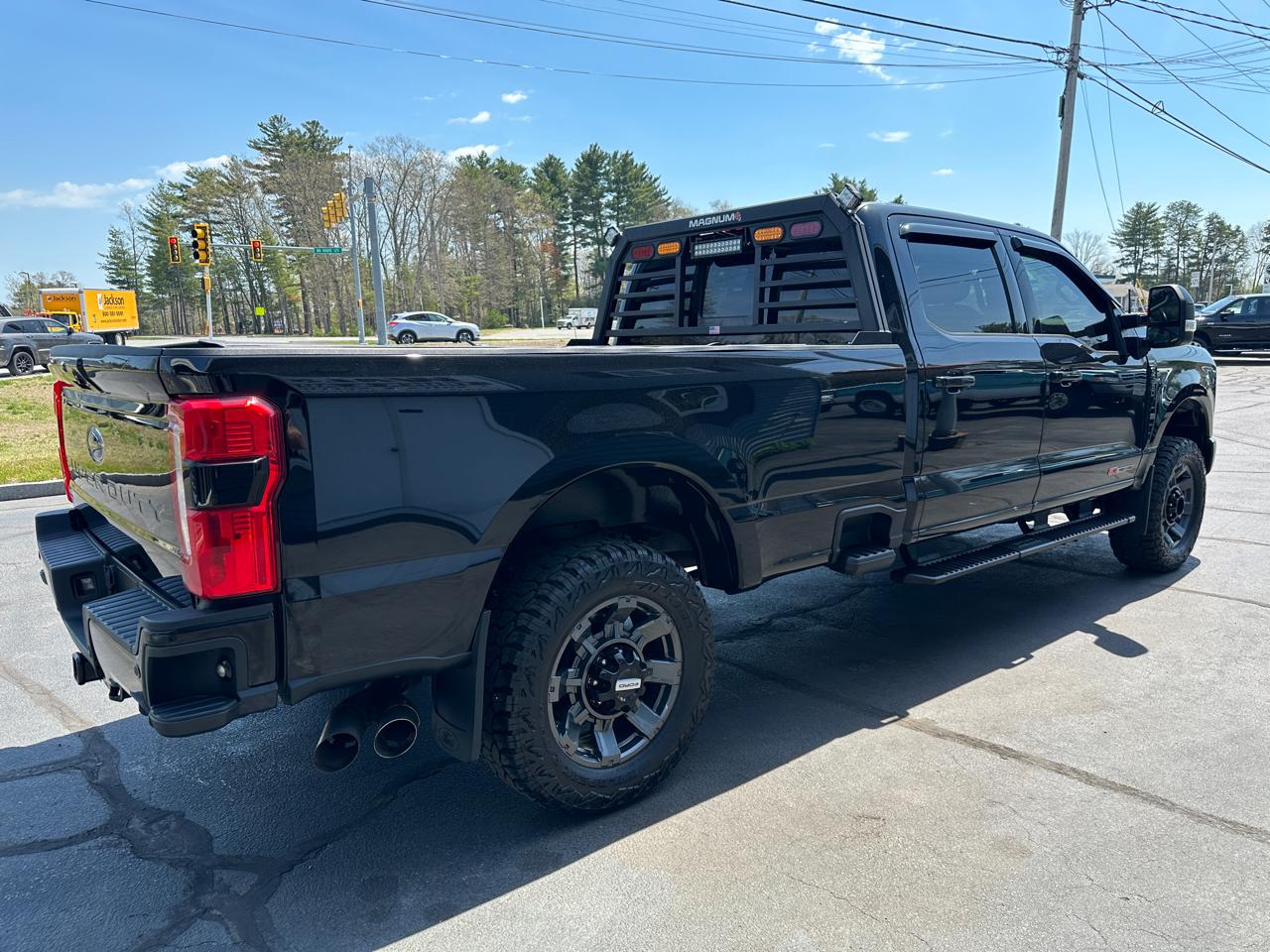 Ford F-350 SD Lariat Crew Cab Long Bed 4WD 2023
