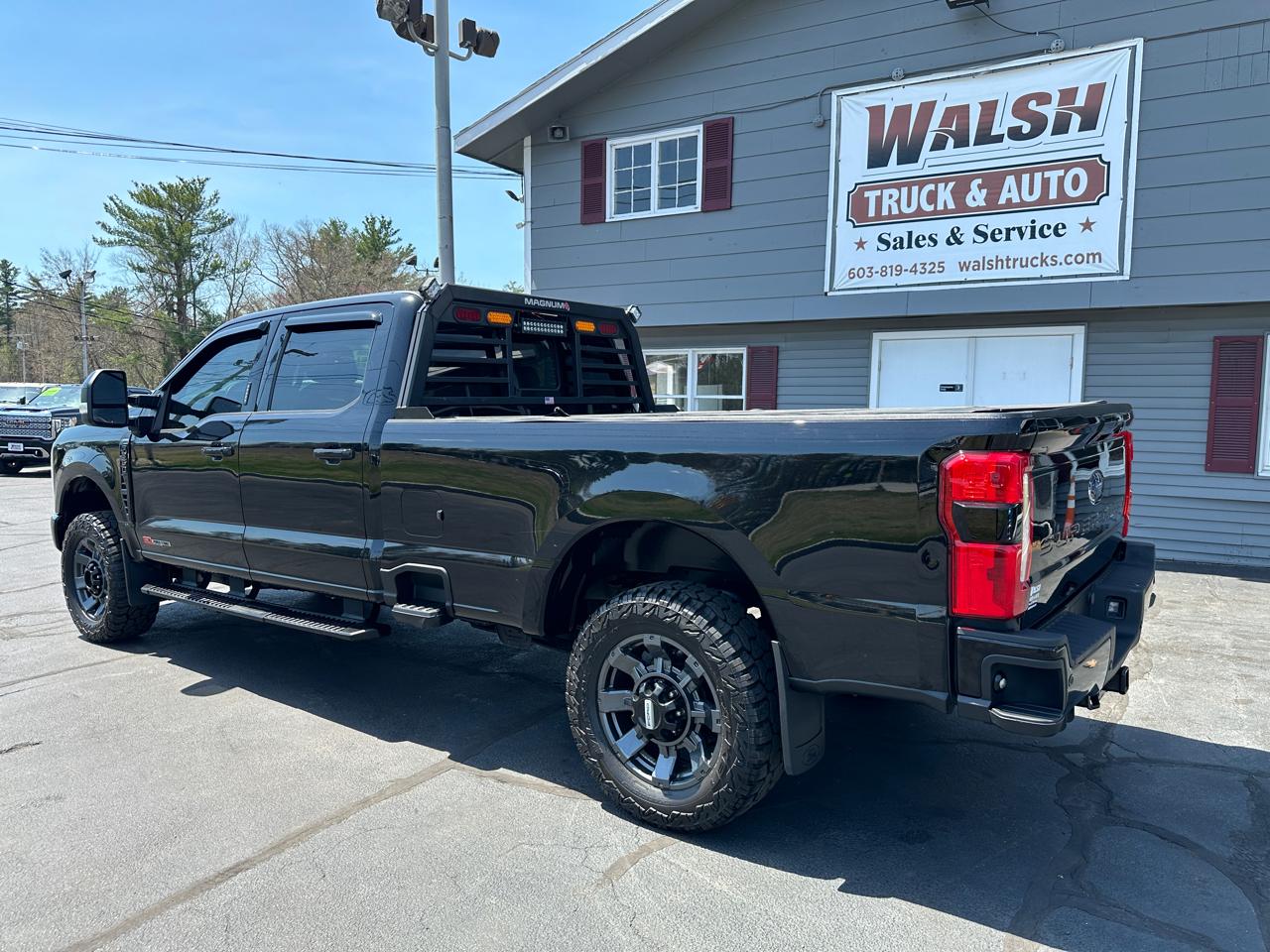 Ford F-350 SD Lariat Crew Cab Long Bed 4WD 2023