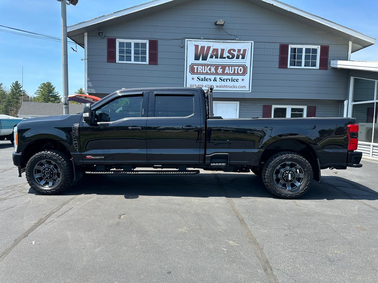 Ford F-350 SD Lariat Crew Cab Long Bed 4WD 2023