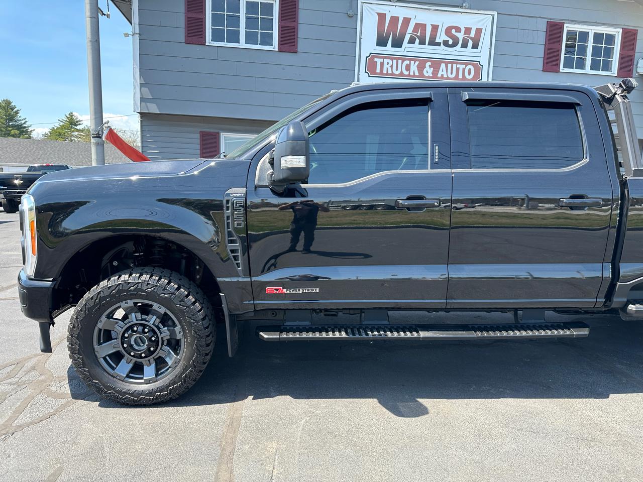 Ford F-350 SD Lariat Crew Cab Long Bed 4WD 2023