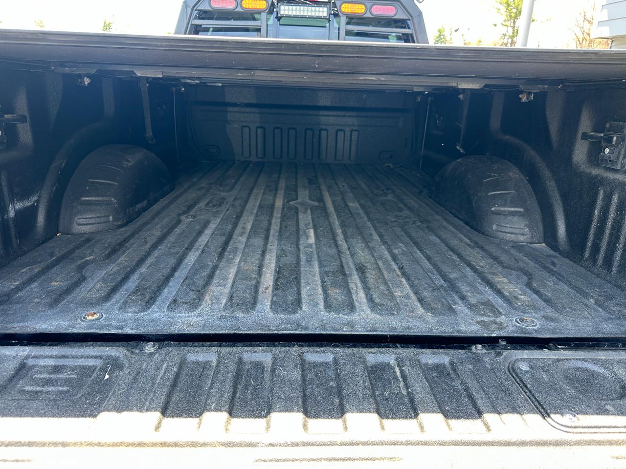 Ford F-350 SD Lariat Crew Cab Long Bed 4WD 2023