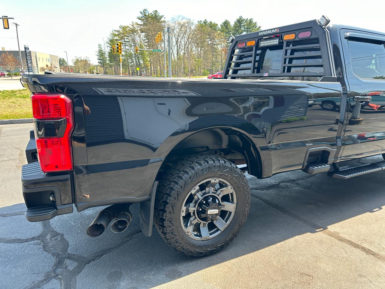 Ford F-350 SD Lariat Crew Cab Long Bed 4WD 2023