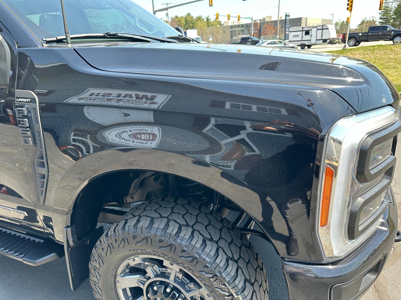 Ford F-350 SD Lariat Crew Cab Long Bed 4WD 2023