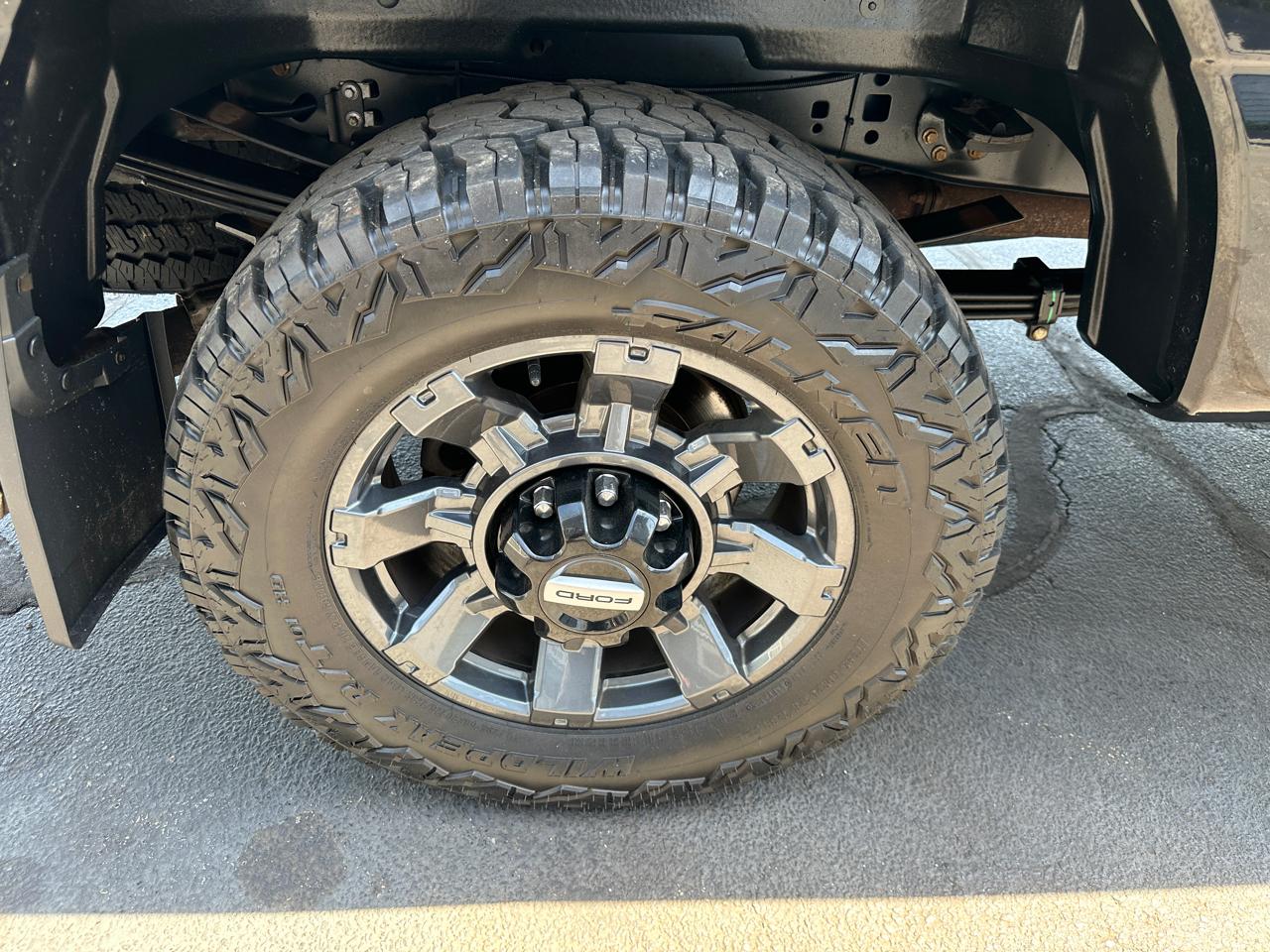 Ford F-350 SD Lariat Crew Cab Long Bed 4WD 2023