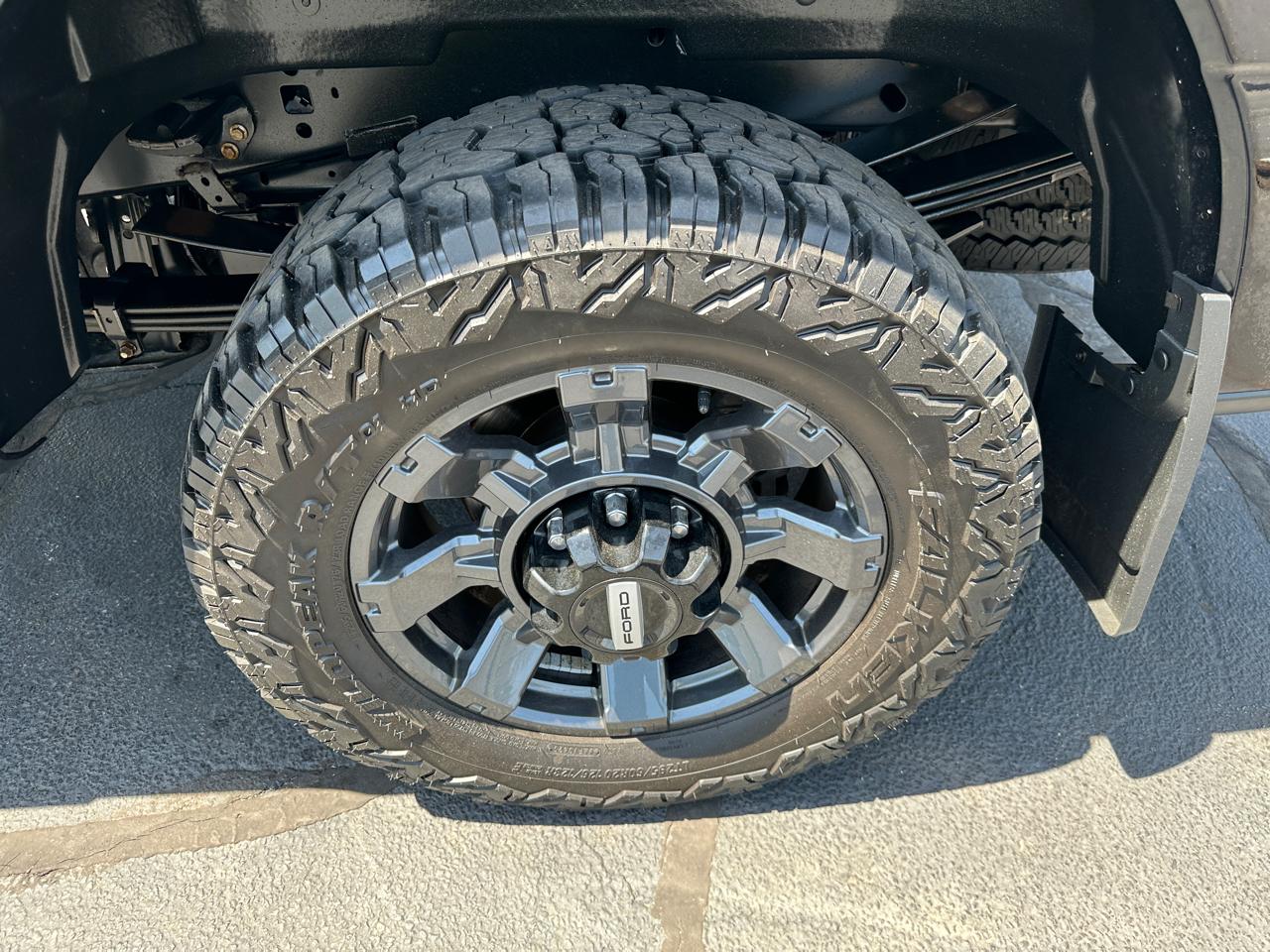 Ford F-350 SD Lariat Crew Cab Long Bed 4WD 2023