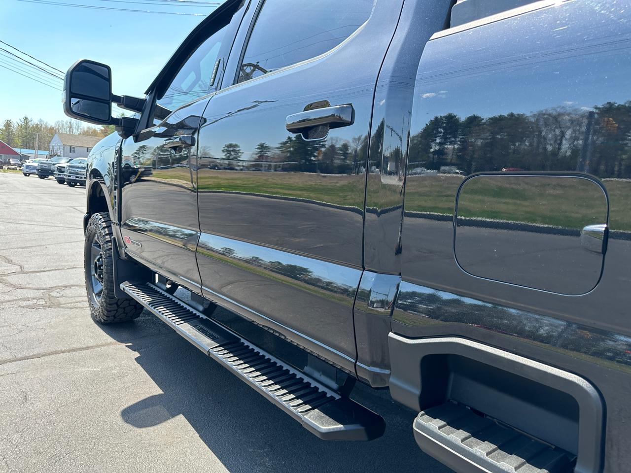 Ford F-350 SD Lariat Crew Cab Long Bed 4WD 2023