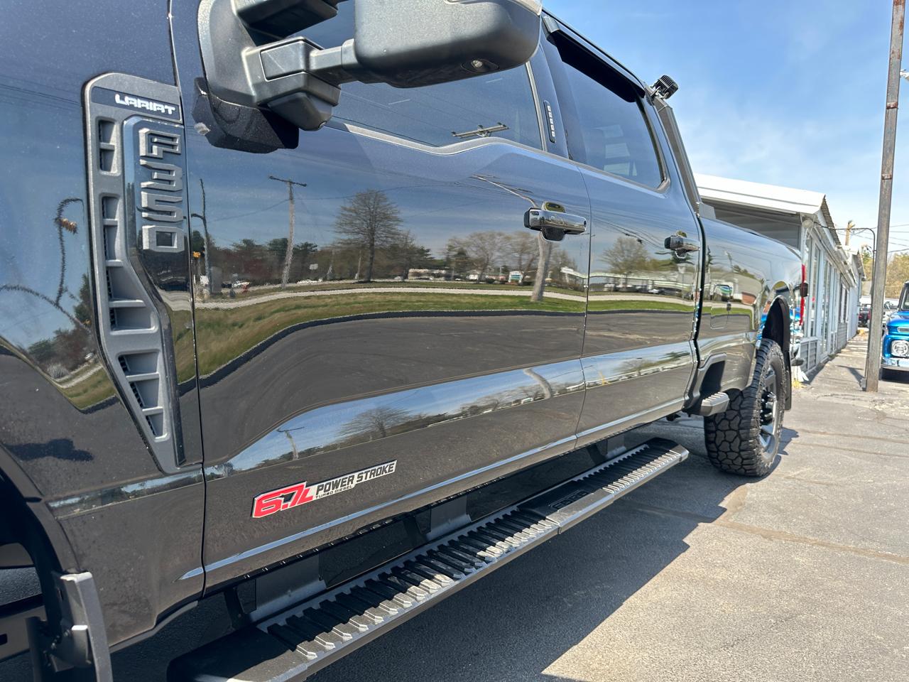Ford F-350 SD Lariat Crew Cab Long Bed 4WD 2023