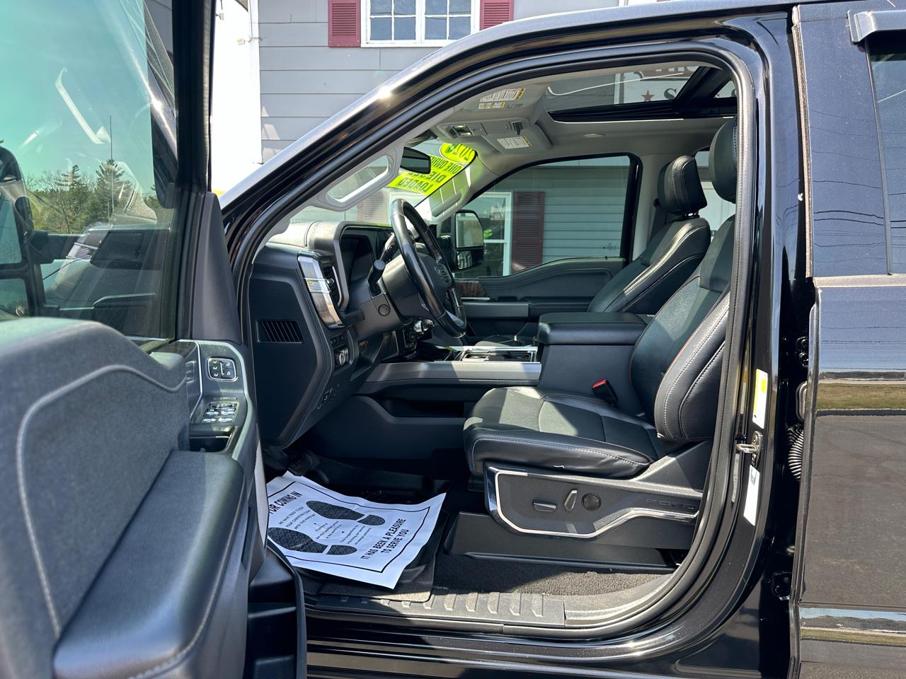 Ford F-350 SD Lariat Crew Cab Long Bed 4WD 2023