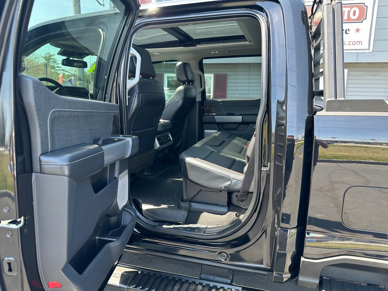 Ford F-350 SD Lariat Crew Cab Long Bed 4WD 2023