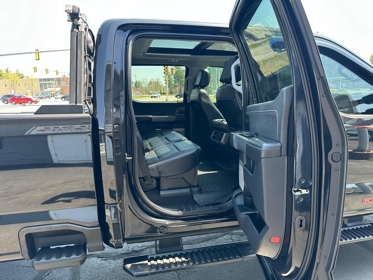 Ford F-350 SD Lariat Crew Cab Long Bed 4WD 2023