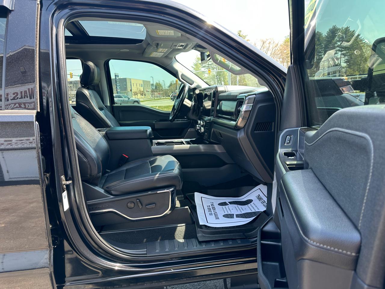Ford F-350 SD Lariat Crew Cab Long Bed 4WD 2023