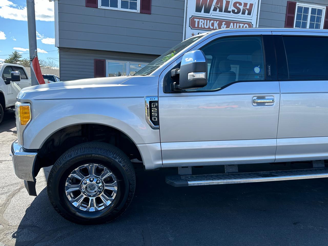 Ford F-250 SD XLT Crew Cab 4WD 2017