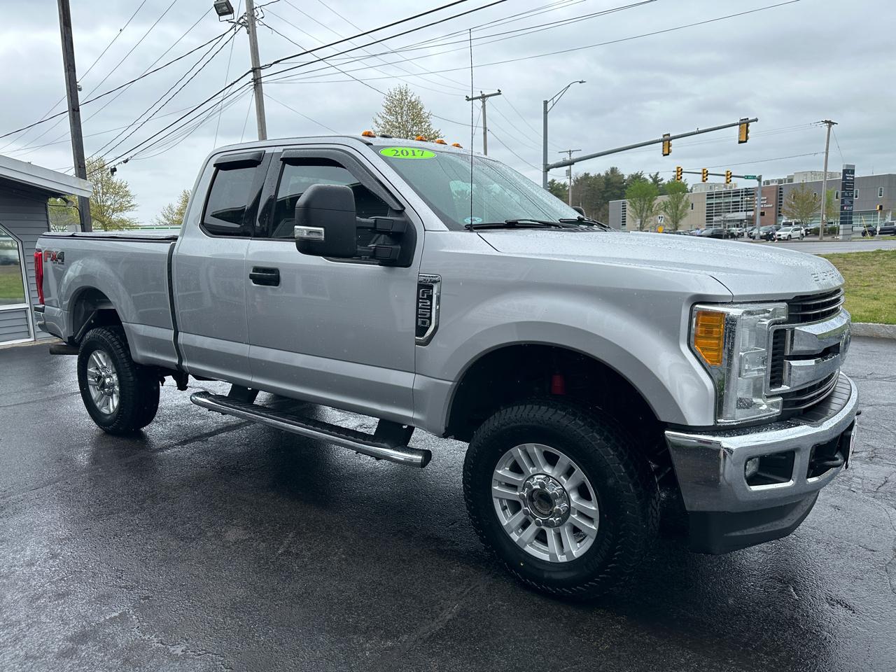 Ford F-250 SD XLT SuperCab Short Bed 4WD 2017