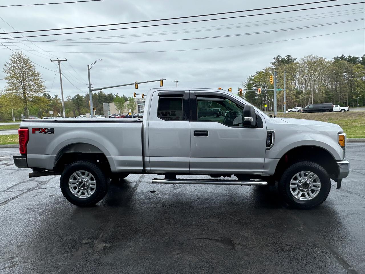 Ford F-250 SD XLT SuperCab Short Bed 4WD 2017