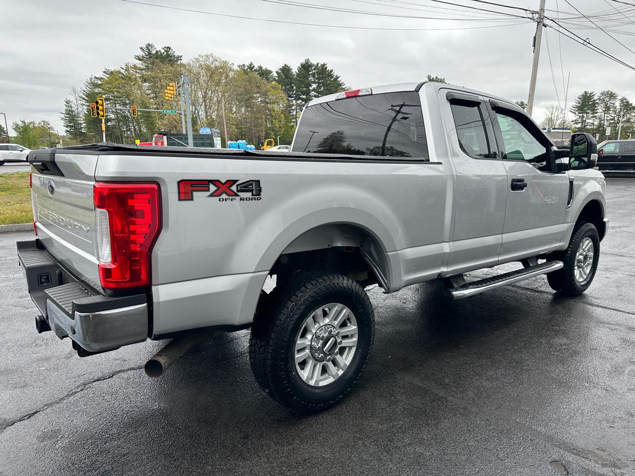 Ford F-250 SD XLT SuperCab Short Bed 4WD 2017