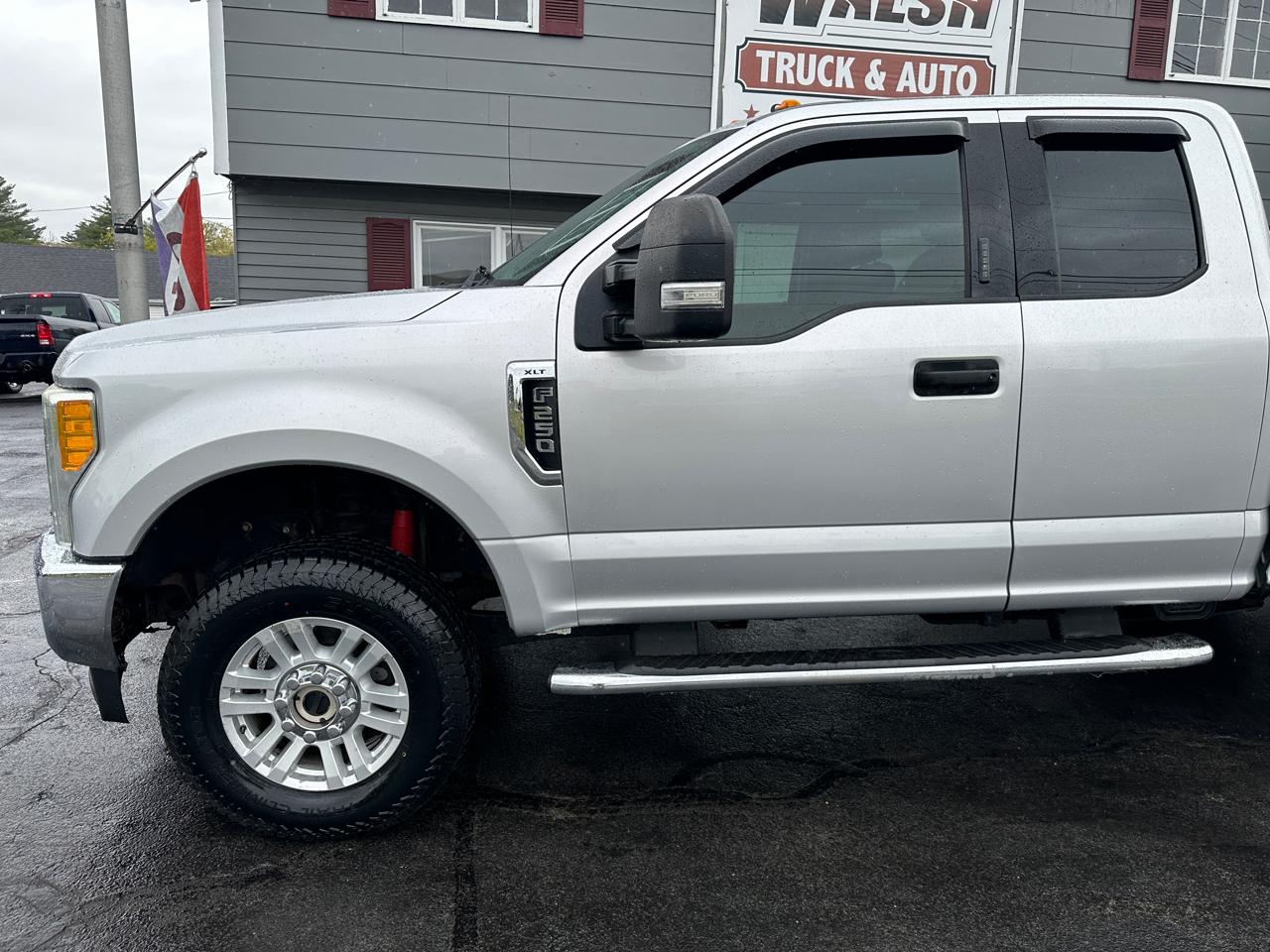 Ford F-250 SD XLT SuperCab Short Bed 4WD 2017