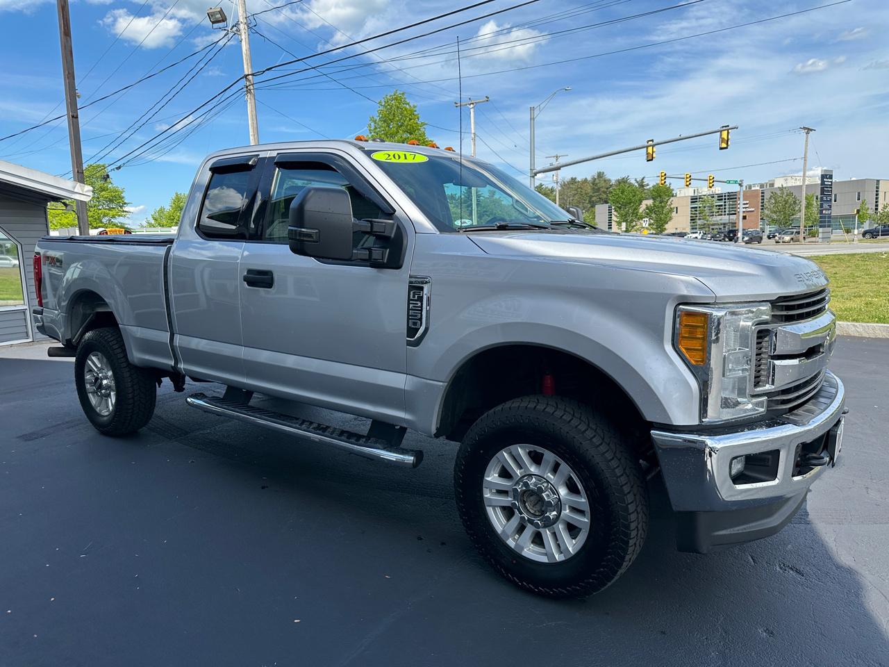 Ford F-250 SD XLT SuperCab Short Bed 4WD 2017