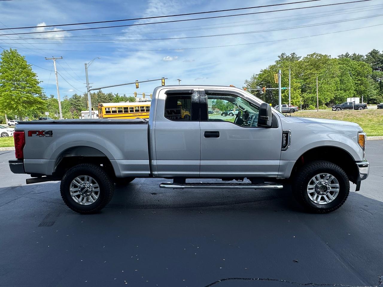 Ford F-250 SD XLT SuperCab Short Bed 4WD 2017