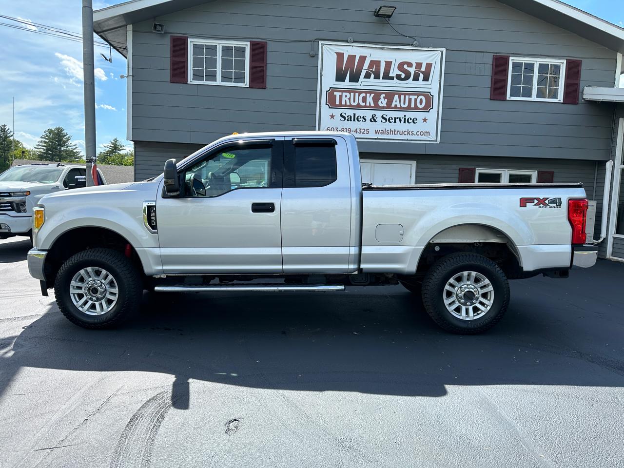 Ford F-250 SD XLT SuperCab Short Bed 4WD 2017