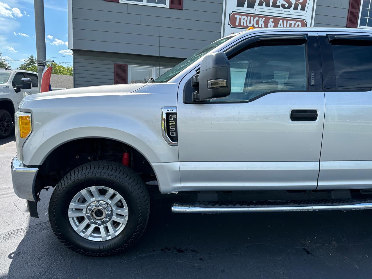 Ford F-250 SD XLT SuperCab Short Bed 4WD 2017