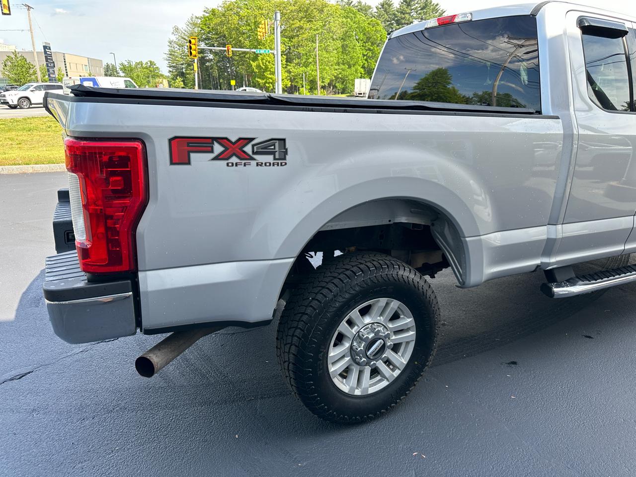 Ford F-250 SD XLT SuperCab Short Bed 4WD 2017