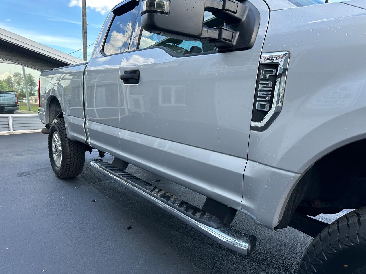 Ford F-250 SD XLT SuperCab Short Bed 4WD 2017