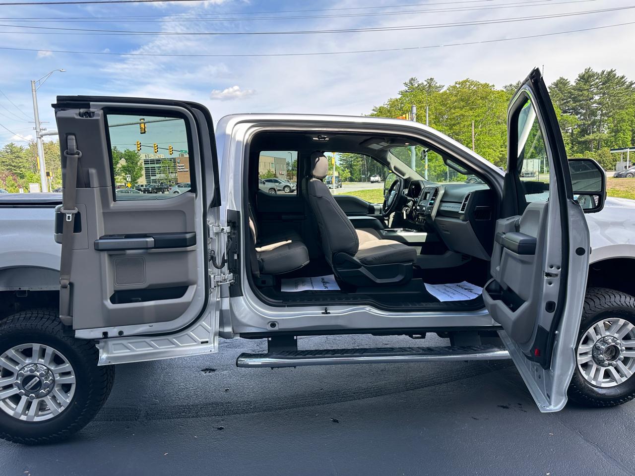 Ford F-250 SD XLT SuperCab Short Bed 4WD 2017