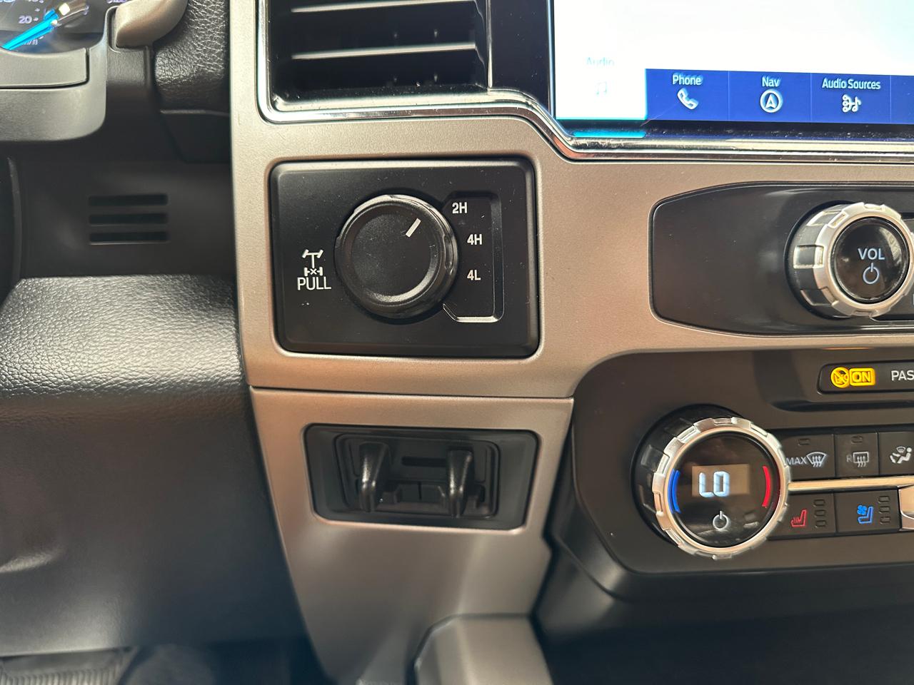 Ford F-350 SD Lariat Crew Cab Short Bed 4WD 2022