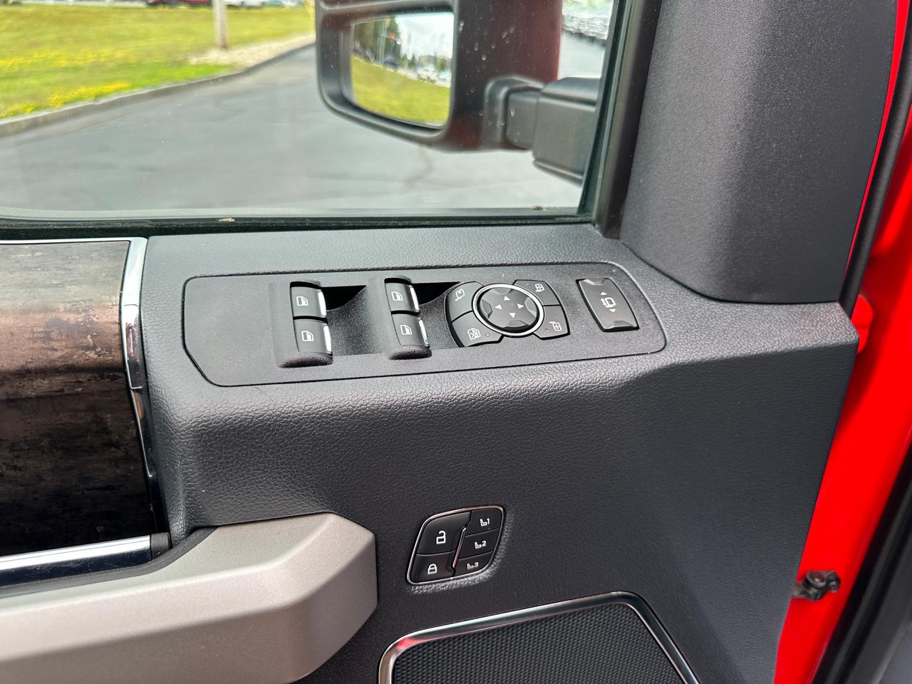 Ford F-350 SD Lariat Crew Cab Short Bed 4WD 2022