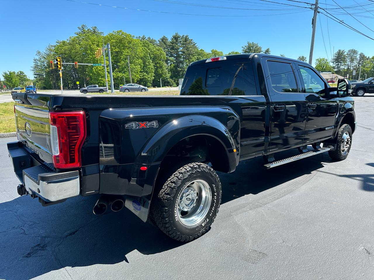 Ford F-350 SD Lariat Crew Cab Long Bed 4WD DRW 2017