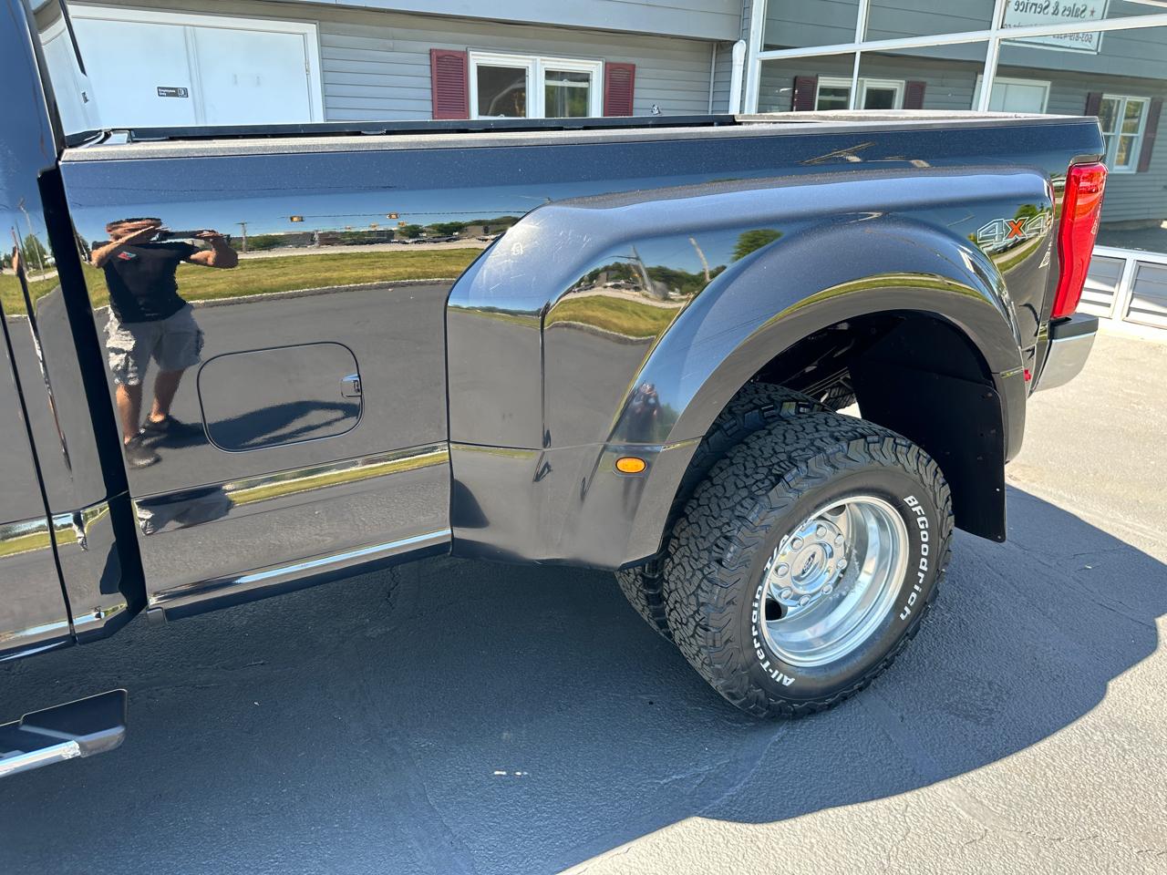 Ford F-350 SD Lariat Crew Cab Long Bed 4WD DRW 2017