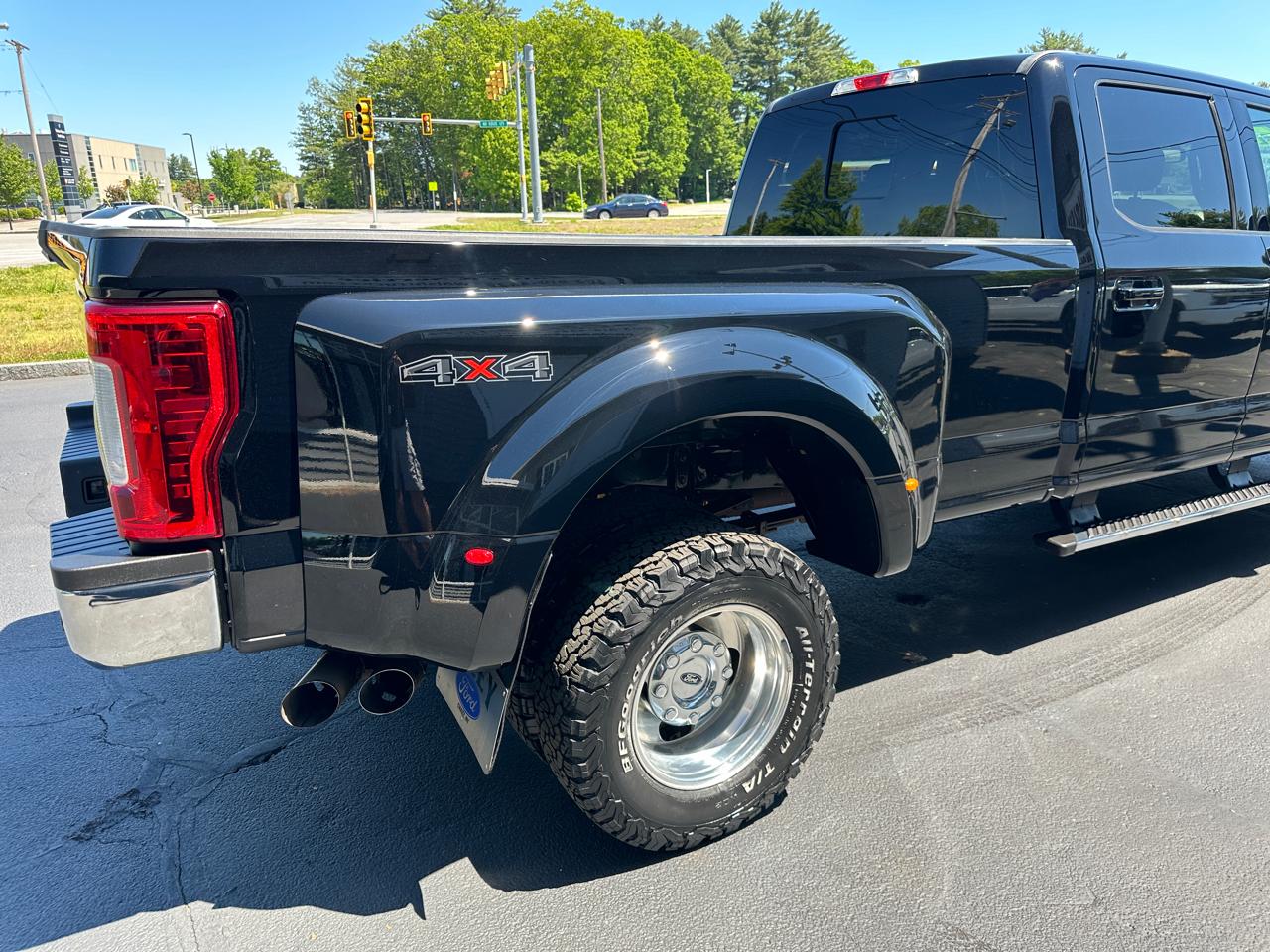 Ford F-350 SD Lariat Crew Cab Long Bed 4WD DRW 2017