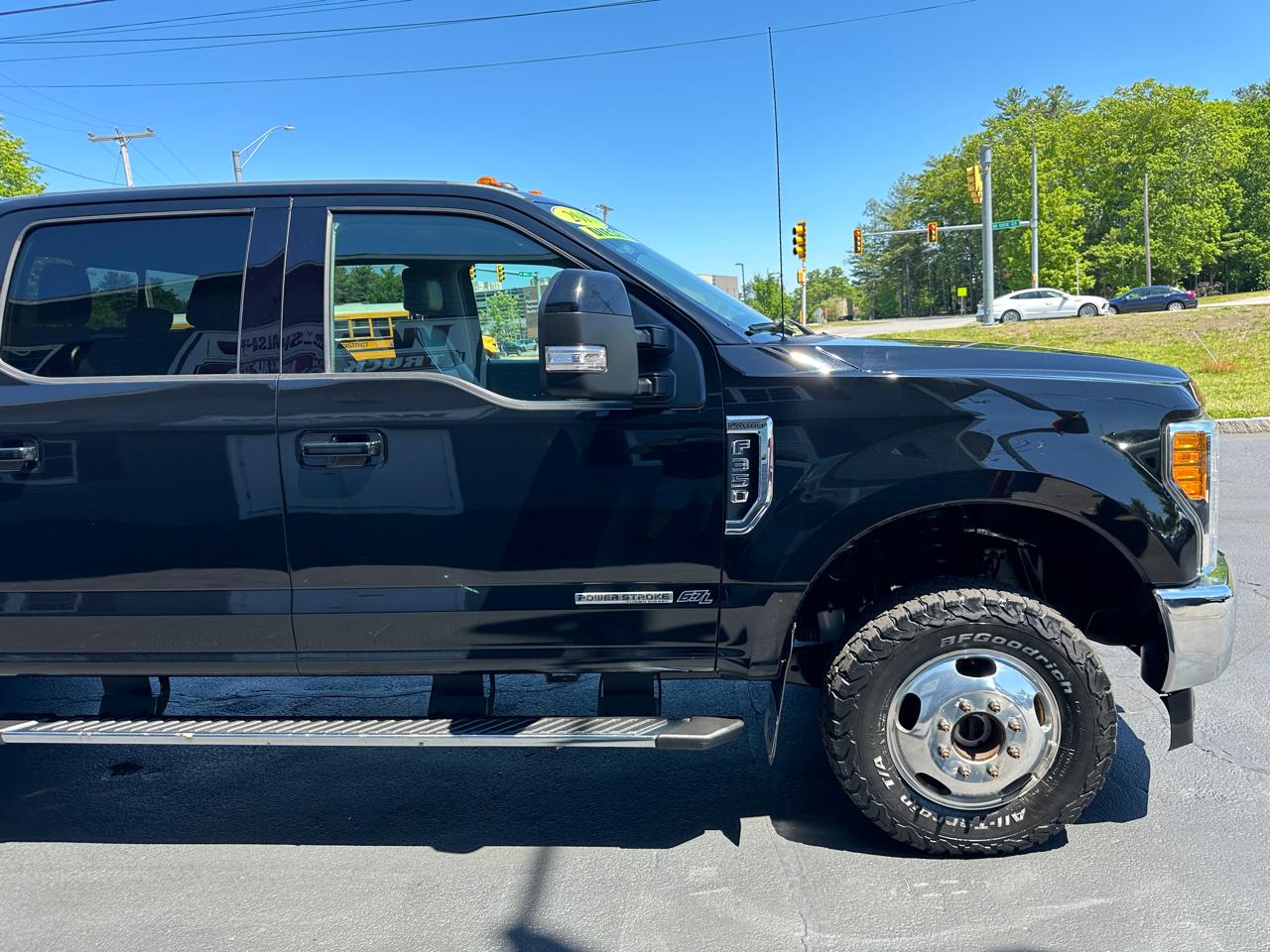 Ford F-350 SD Lariat Crew Cab Long Bed 4WD DRW 2017