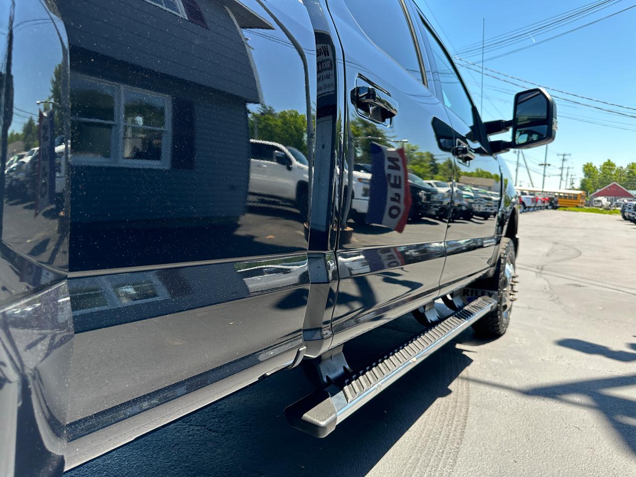 Ford F-350 SD Lariat Crew Cab Long Bed 4WD DRW 2017