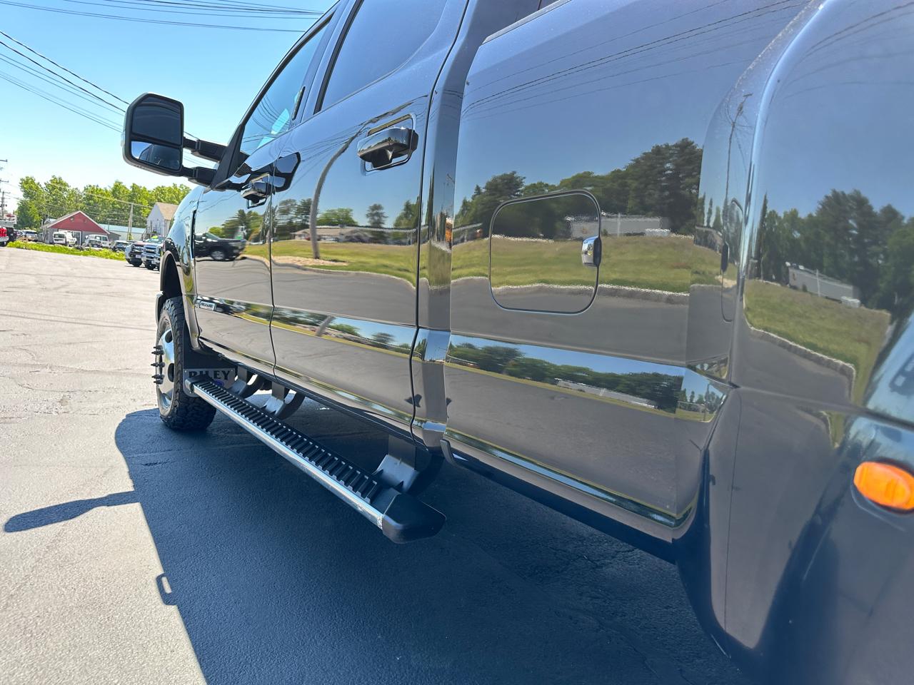 Ford F-350 SD Lariat Crew Cab Long Bed 4WD DRW 2017