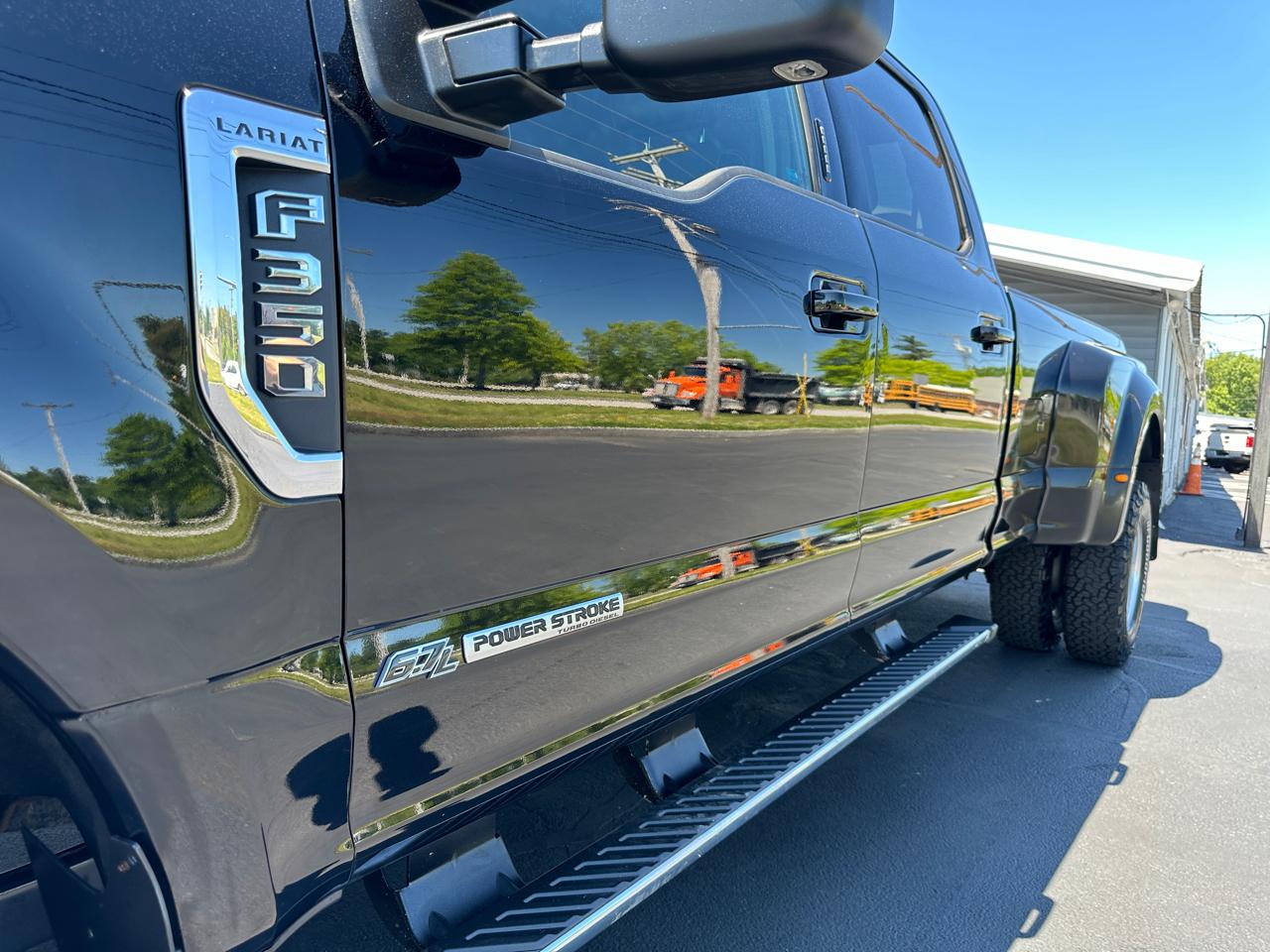 Ford F-350 SD Lariat Crew Cab Long Bed 4WD DRW 2017