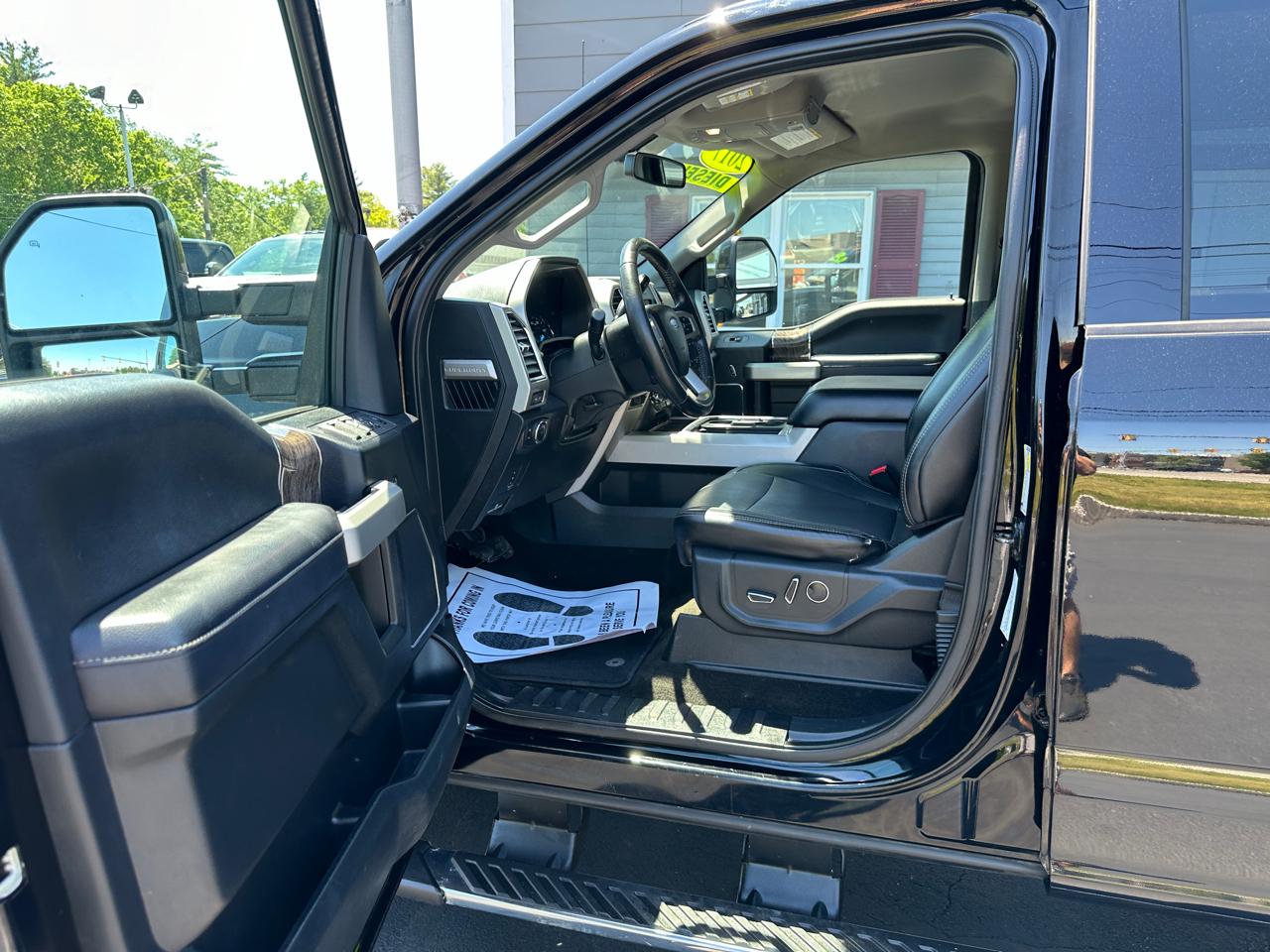 Ford F-350 SD Lariat Crew Cab Long Bed 4WD DRW 2017