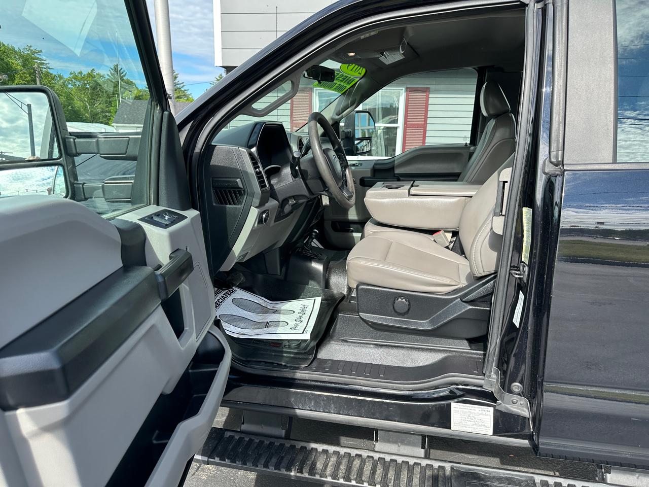Ford F-350 SD XL SuperCab Long Bed 4WD DRW 2019