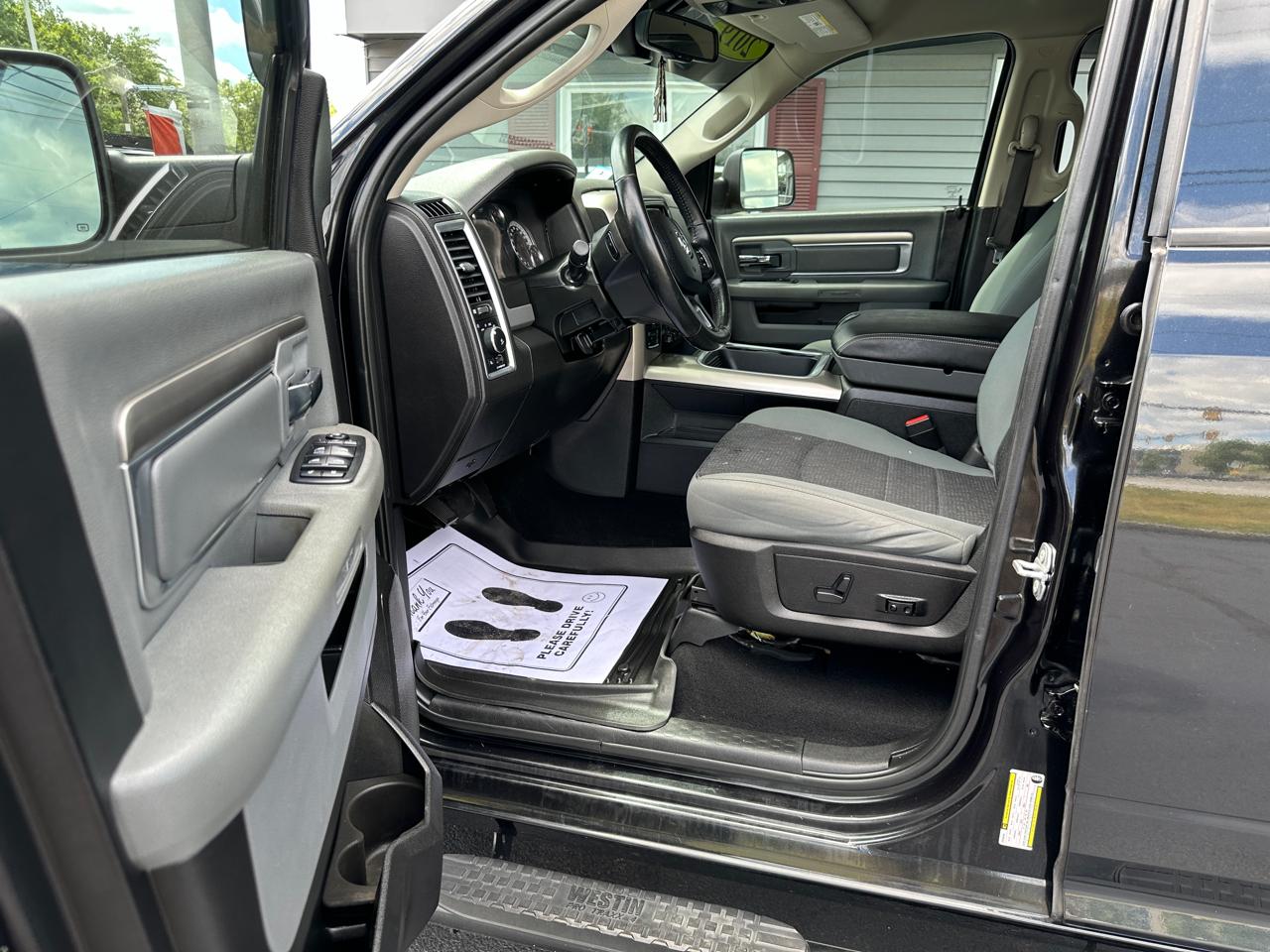 RAM 1500 Classic Big Horn 4x4 Crew Cab 5'7" Box 2019