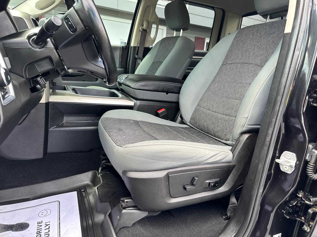 RAM 1500 Classic Big Horn 4x4 Crew Cab 5'7" Box 2019