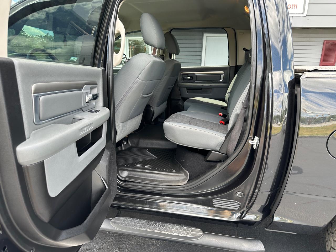 RAM 1500 Classic Big Horn 4x4 Crew Cab 5'7" Box 2019