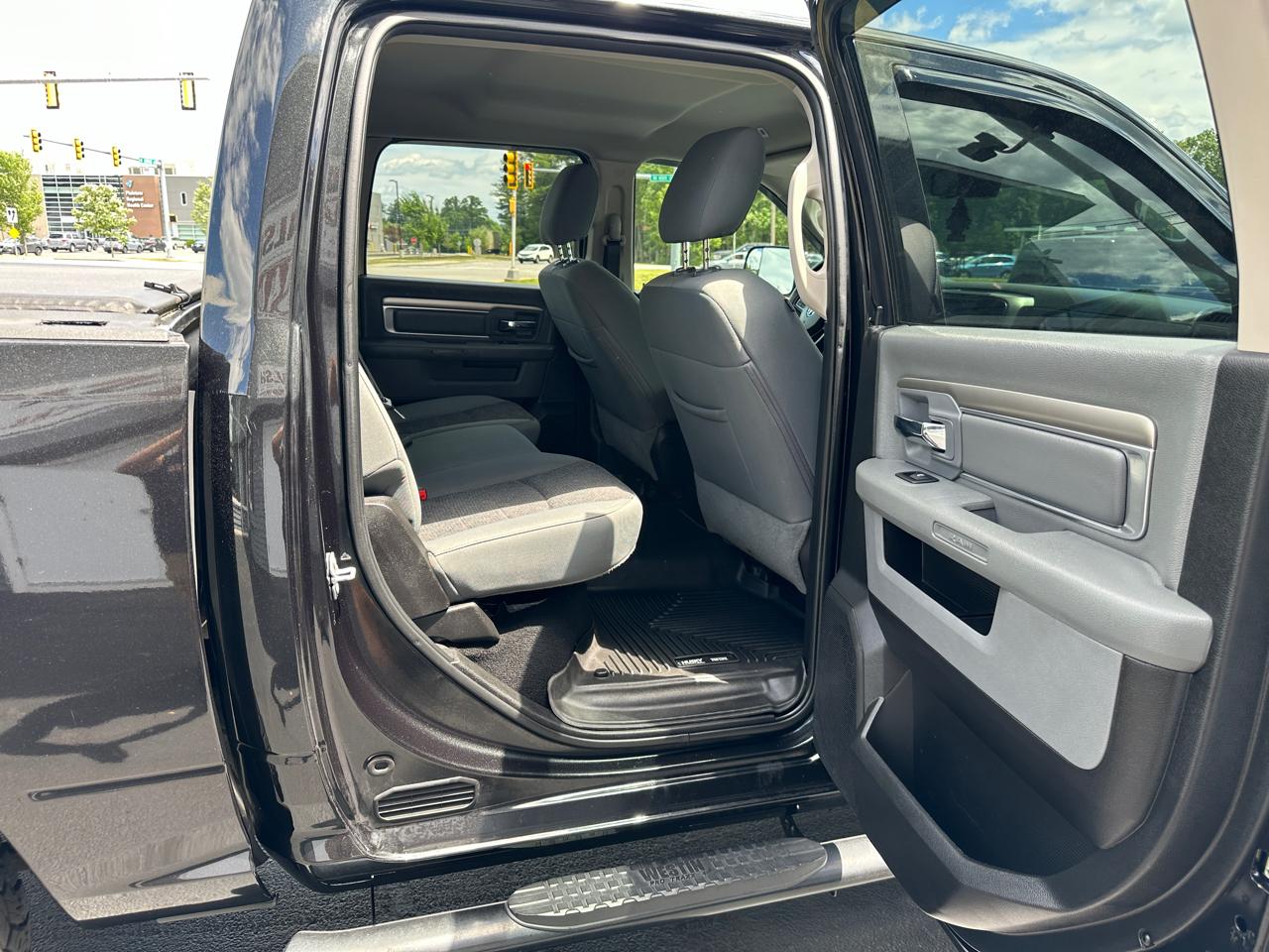 RAM 1500 Classic Big Horn 4x4 Crew Cab 5'7" Box 2019