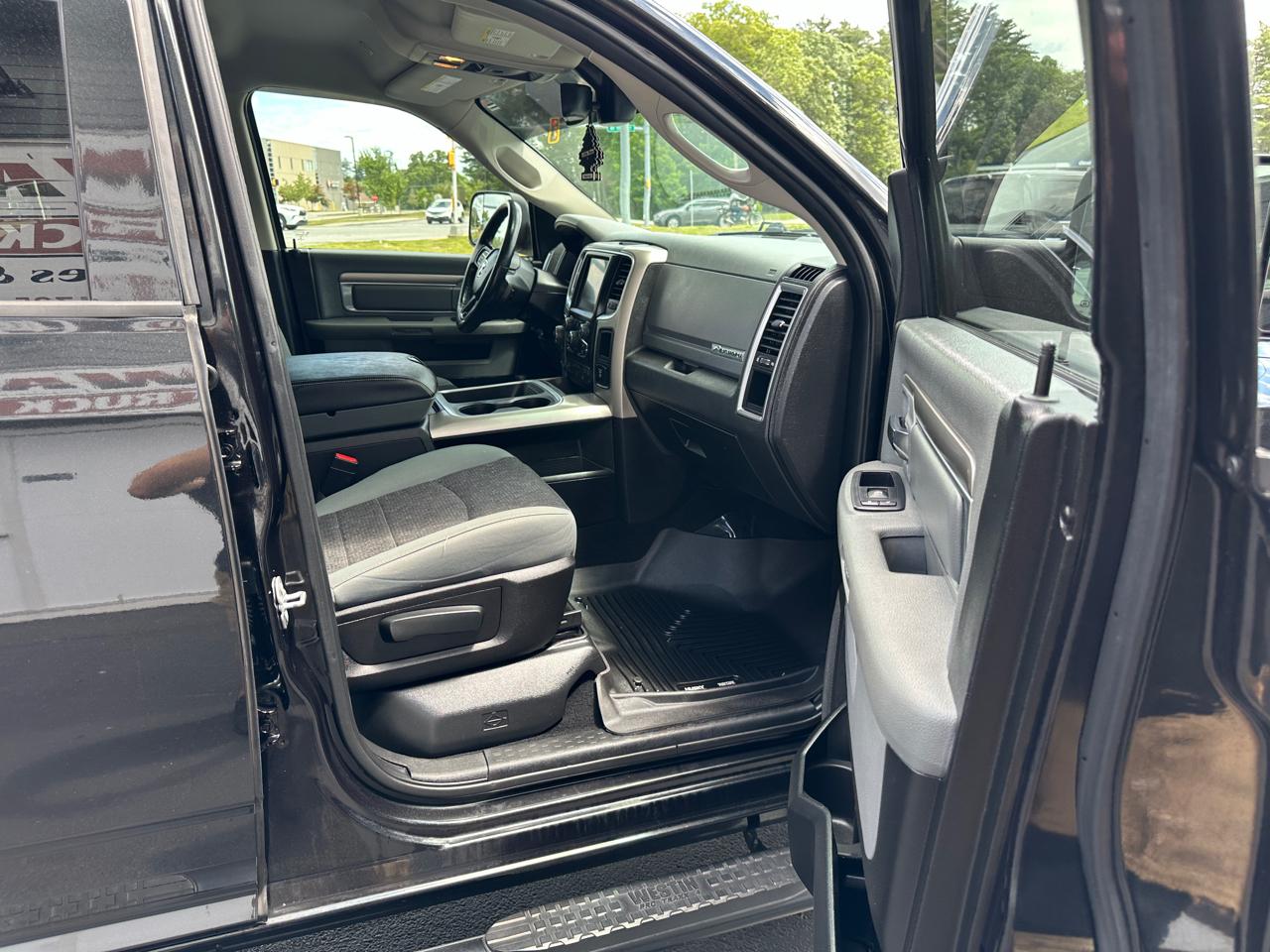 RAM 1500 Classic Big Horn 4x4 Crew Cab 5'7" Box 2019